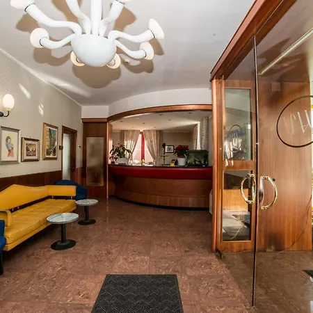 Victoria Hotel 3*